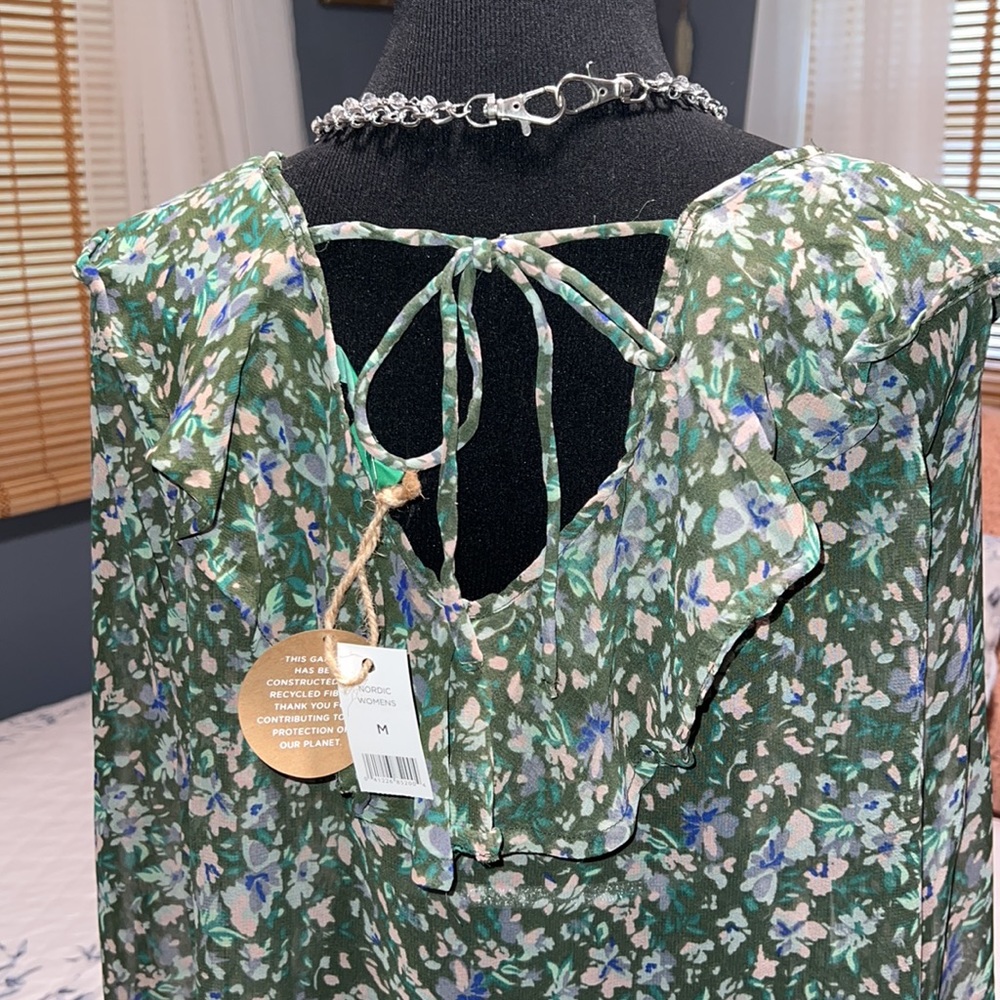 Green floral sheet top - Picture 6 of 6